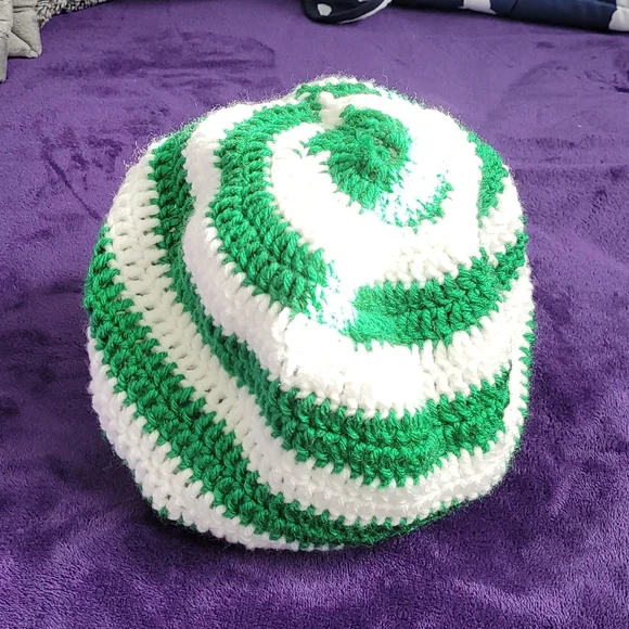 crochet hat - Picture 3 of 5